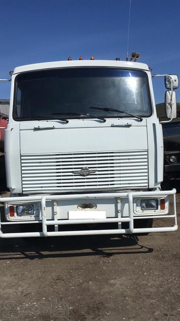 Маз 64229 в сцепке с бортовым полуприцепом МАЗ 938662-040