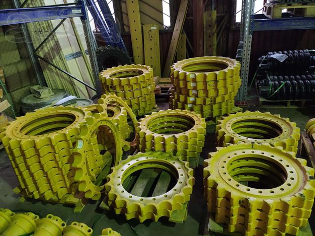 Продам звёздочку ведущую Komatsu PC200-7\220LC-7 (Коматсу PC200-7)